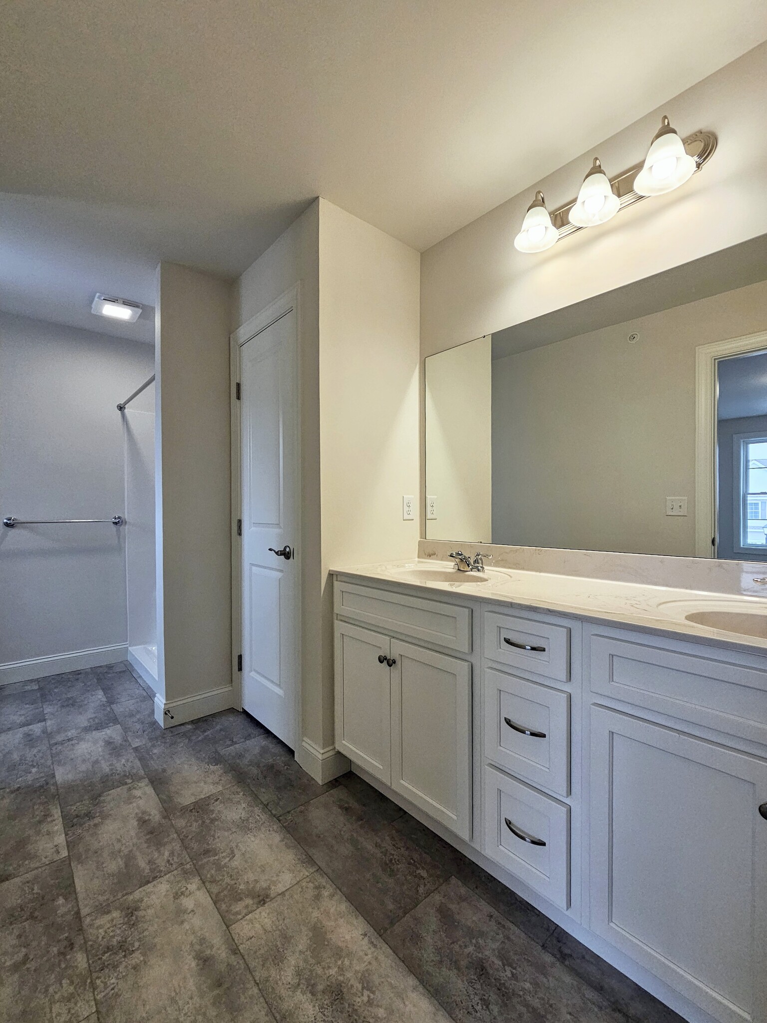 Building Photo - 121 Magnolia Dr