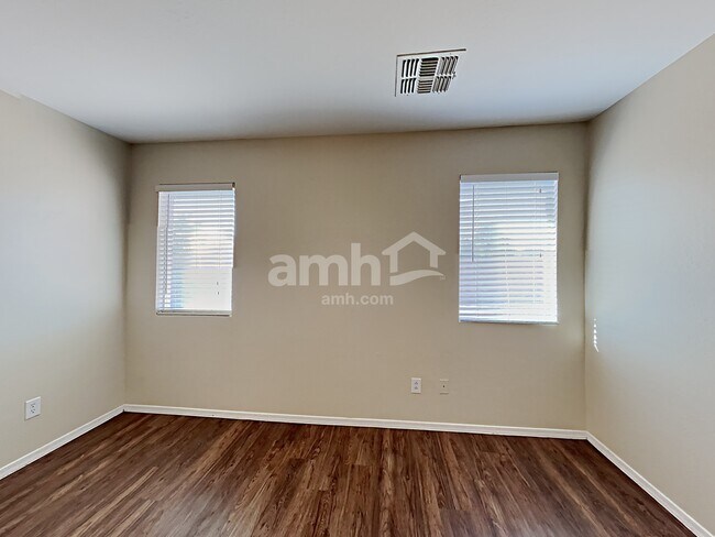 Building Photo - 414 S 114th Ave