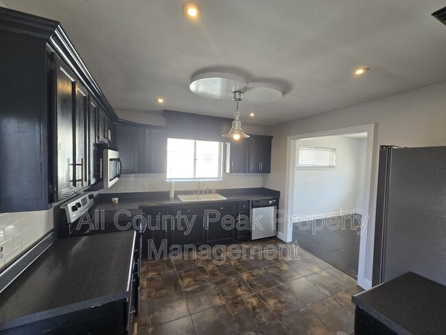 Building Photo - 1605 S Mack Smith Rd