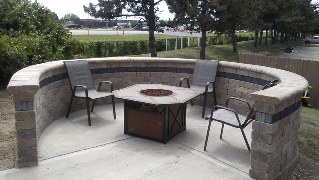 Fire pit - 5685 Chatford Dr