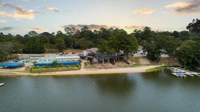 Building Photo - 319 Hideaway Lane Central