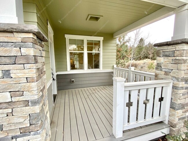 Building Photo - Stunning 2 BR home in Northwest Crossing