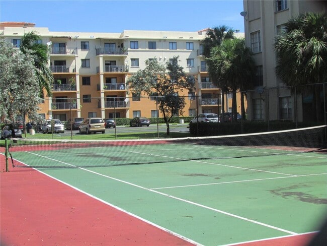 Building Photo - 9360 Fontainebleau Blvd