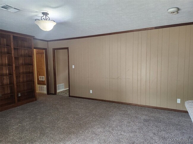 Building Photo - 1203 Oates Rd