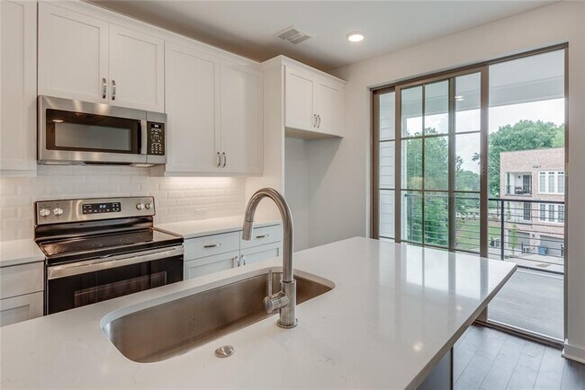 Building Photo - 513 Burton Dr