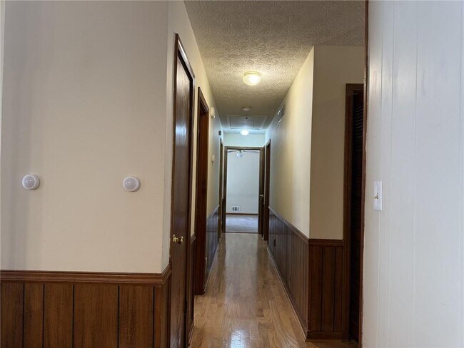 Building Photo - 361 Buck Ct