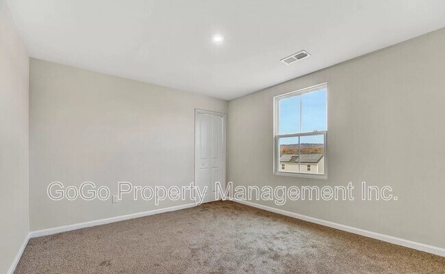 Building Photo - 8 Torrington Dr