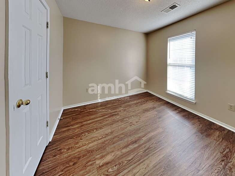 Building Photo - 10452 Kristen Dr S