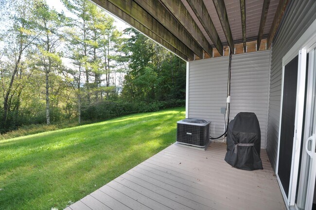 Building Photo - 181 Riverside Townhouses Rd