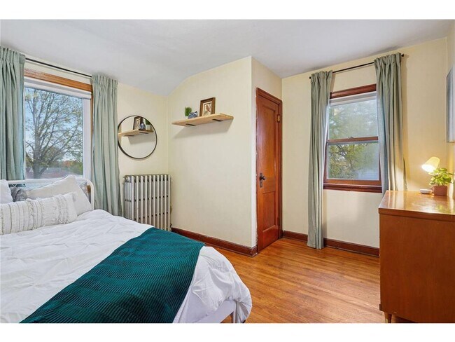 Building Photo - 1705 Ivy Ave E