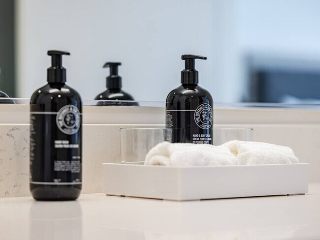 Building Photo - 1550 NW Naito Pkwy