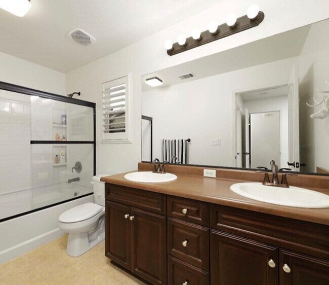 Building Photo - Incredible Rental In the SW! 3bd +2ba with RV parking $2,600 Rent