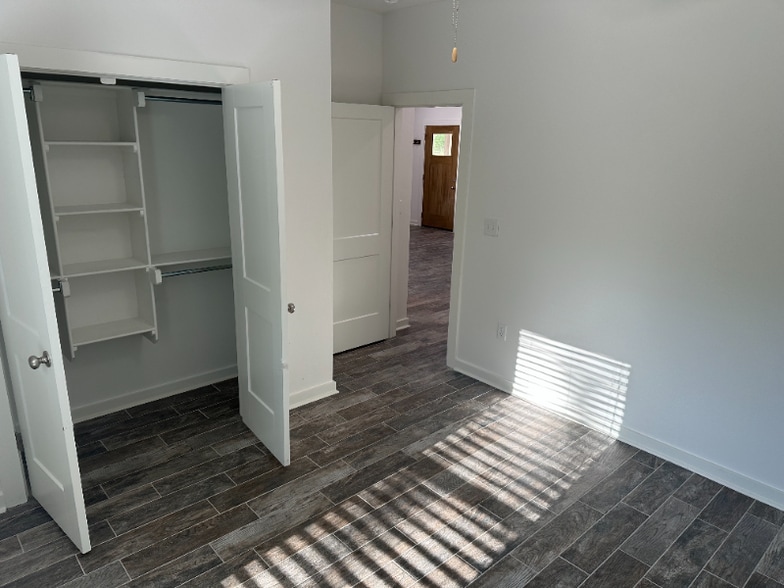 Building Photo - 122 Union Rd