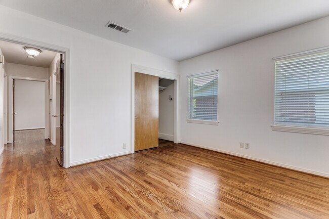 Building Photo - 2704 Ryan Pl Dr