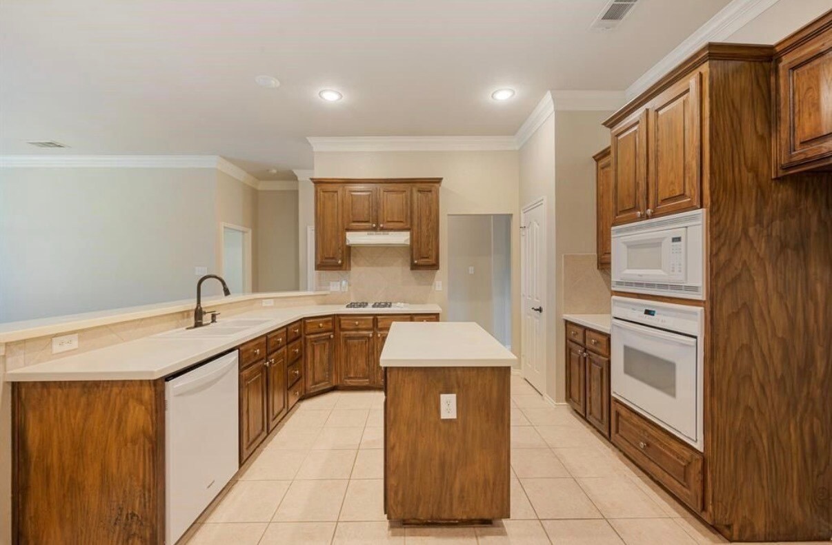 Building Photo - 1803 Clover Hill Rd
