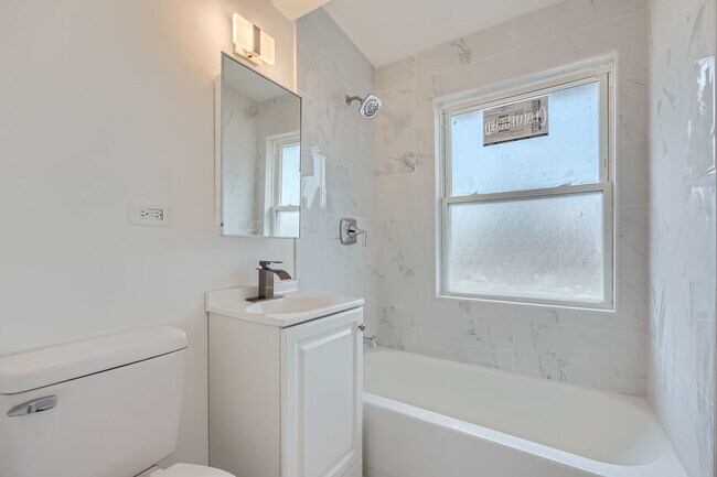 Building Photo - 236 E 92nd St