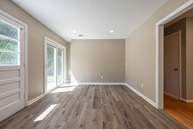 Building Photo - 4 bedoom 2 bath home in Blacksburg VA!
