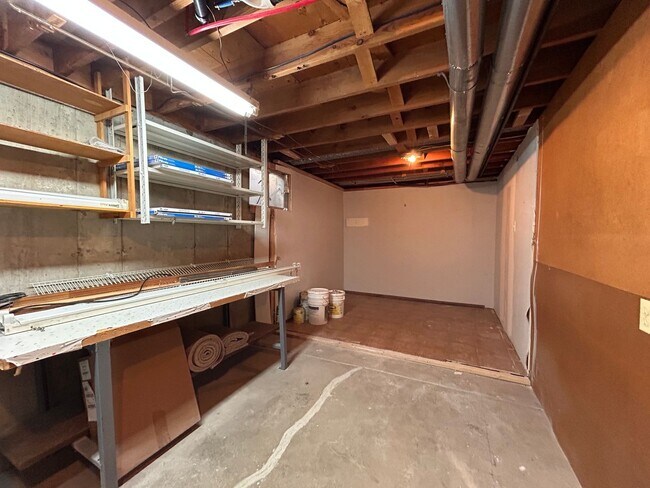 Building Photo - $0 DEPOSIT OPTION. 4 BED 3 BATH IN HAMPDEN HEIGHTS!