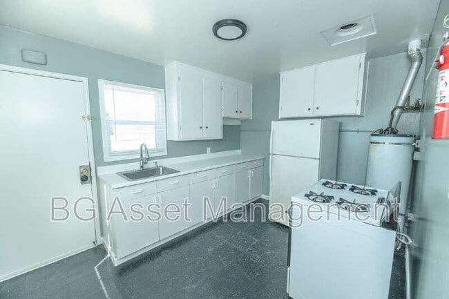 Building Photo - 1321 Dunn Ave