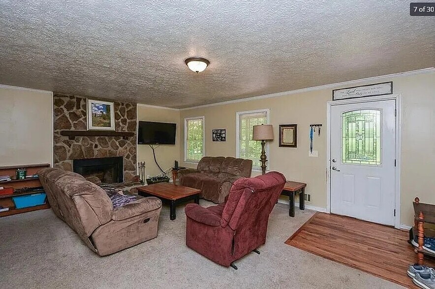 Building Photo - Room in House on Jacee Cir