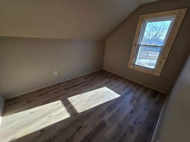 Building Photo - Freshly Updated 4 Bedroom 1 Bath Single Family Home in Marinette