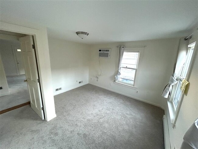 Building Photo - 33 Putnam St