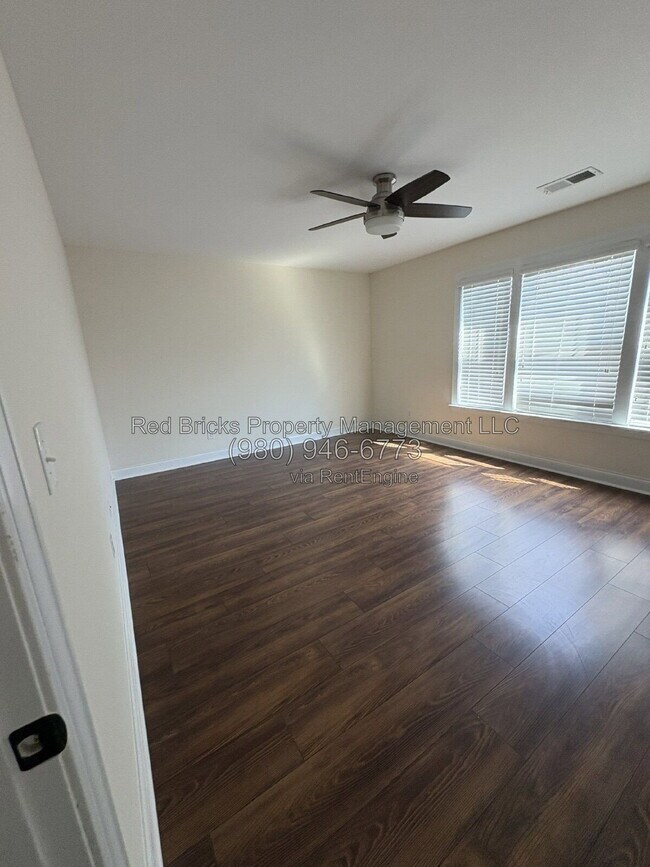 Building Photo - 2403 Palmdale Walk Dr