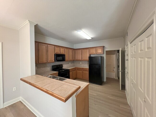 Building Photo - mjj7300