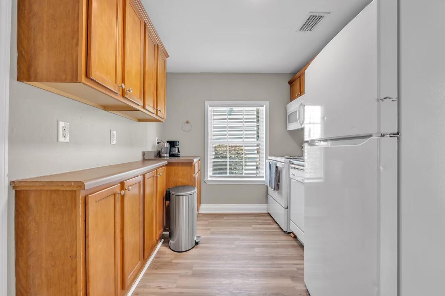 Building Photo - 1004 Buena Vista Dr