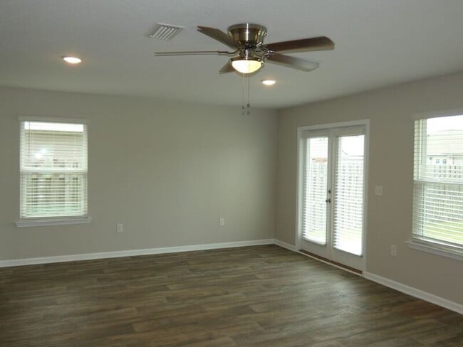 Building Photo - 5804 Guinevere Ln