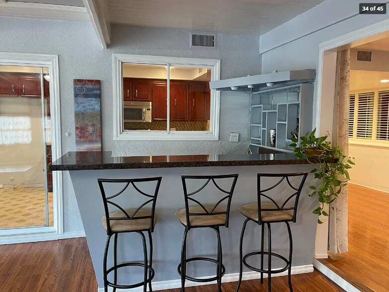 Building Photo - 1085 Riviera Dr