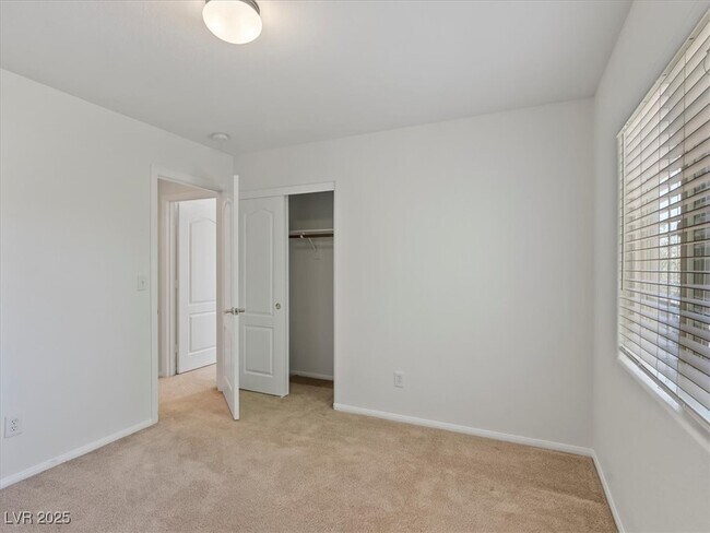 Building Photo - 4905 Apache Valley Ave