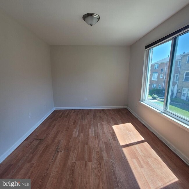 Building Photo - 1833 Addison Rd S