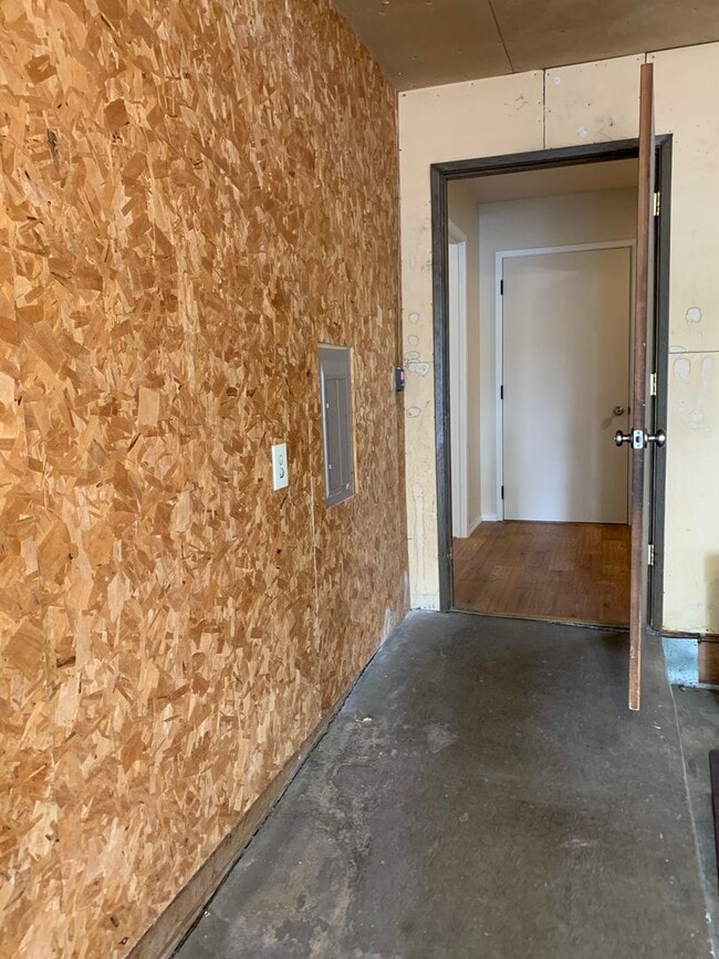 Building Photo - 3 Bedroom, 2 bath home in Sunset Village