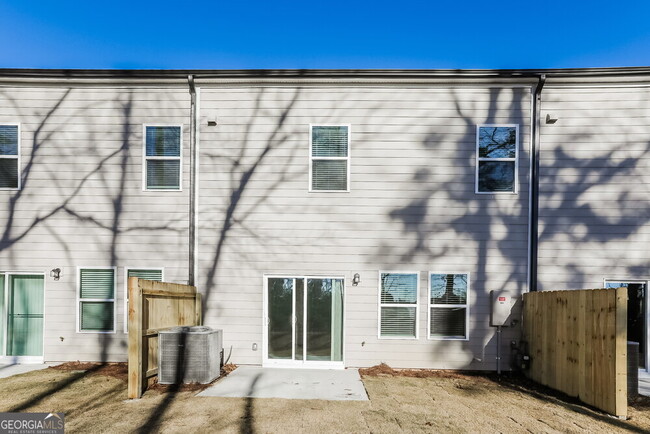 Building Photo - 1605 Villageside Ct
