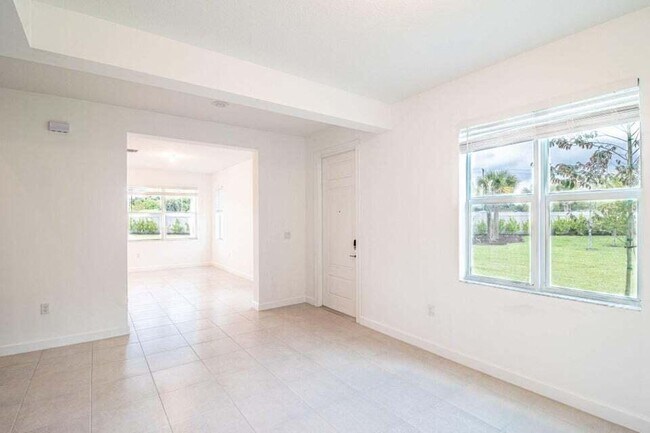 Building Photo - 4819 Navali Dr