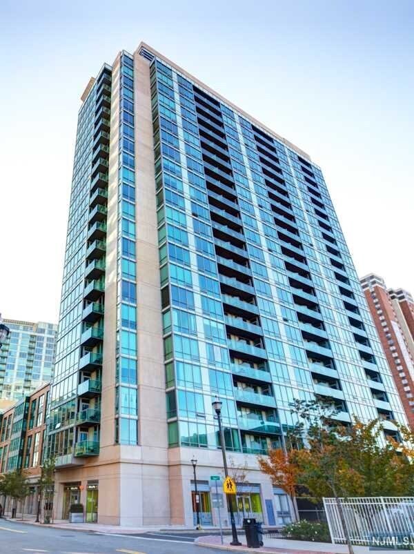 Building Photo - 1 Shore Ln