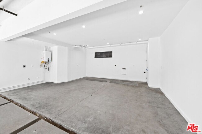 Building Photo - 8900 Sawyer St