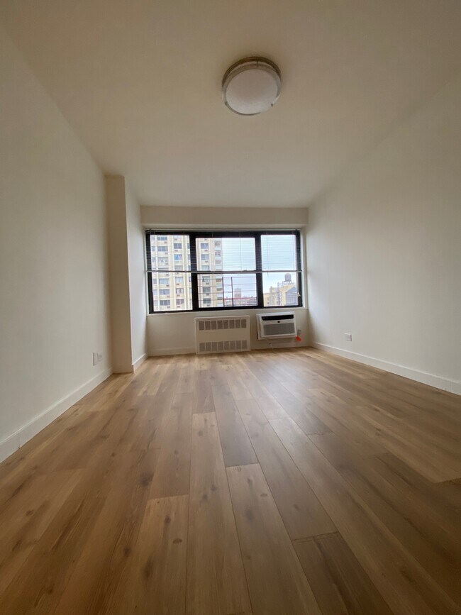 BEDROOM - 44 W 95th St