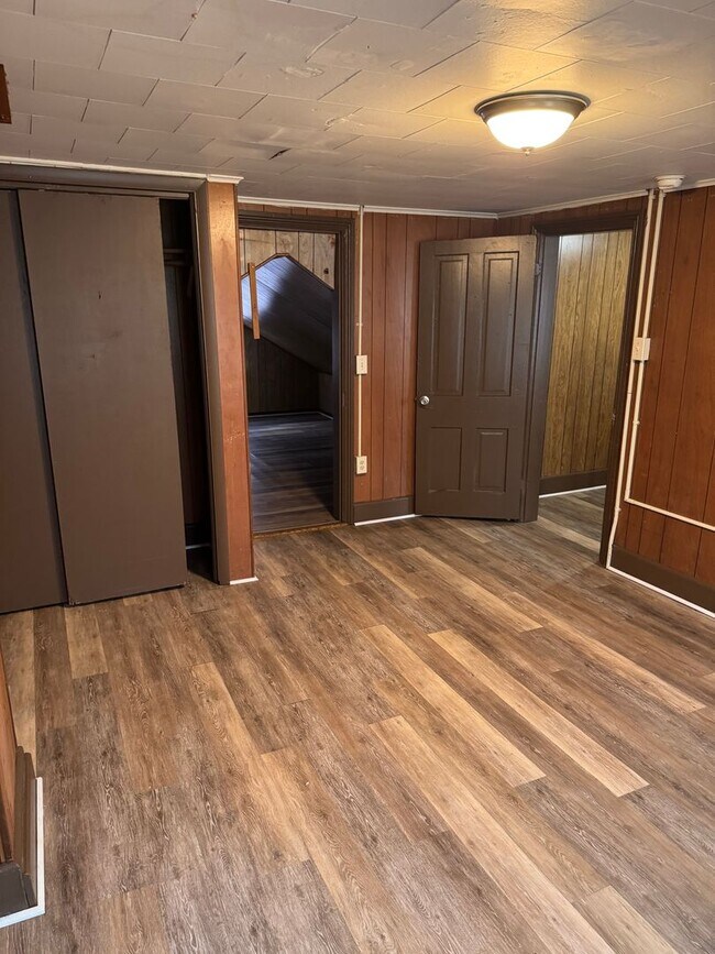 Building Photo - 3 bedroom, 1 bath, 2 story single family house