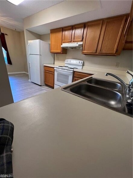 Building Photo - 4396 Silverleaf Dr