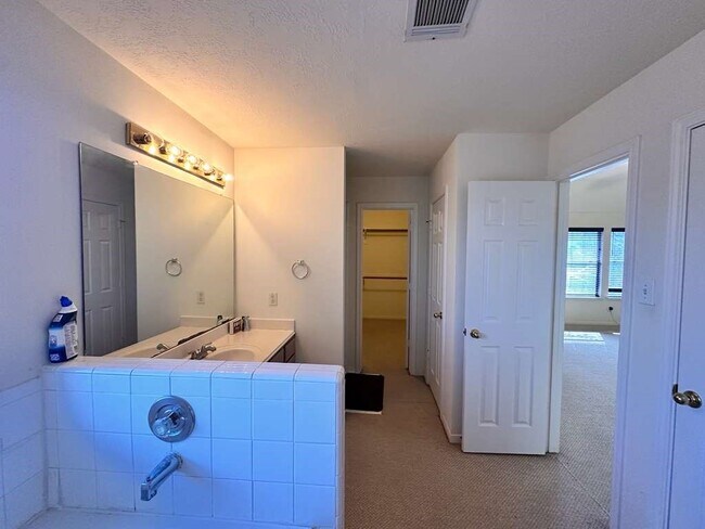 Building Photo - 2203 Nashua Dr