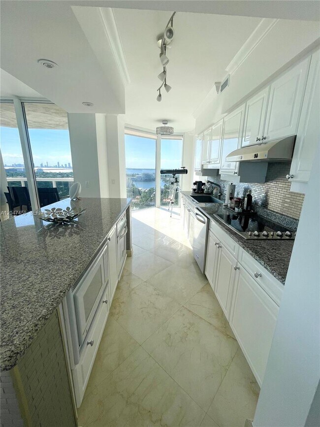 Building Photo - 4775 Collins Ave