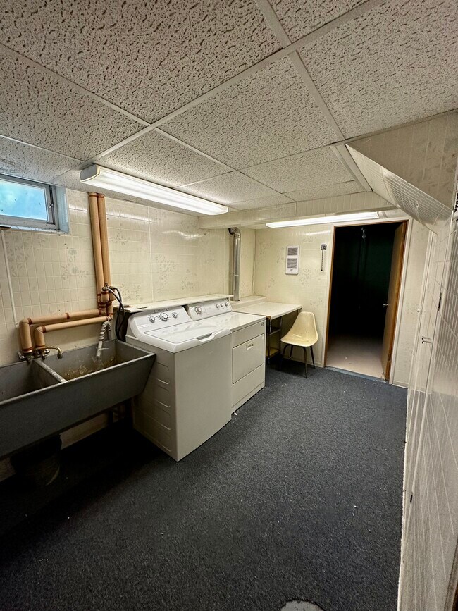 Building Photo - 1001 Virginia St