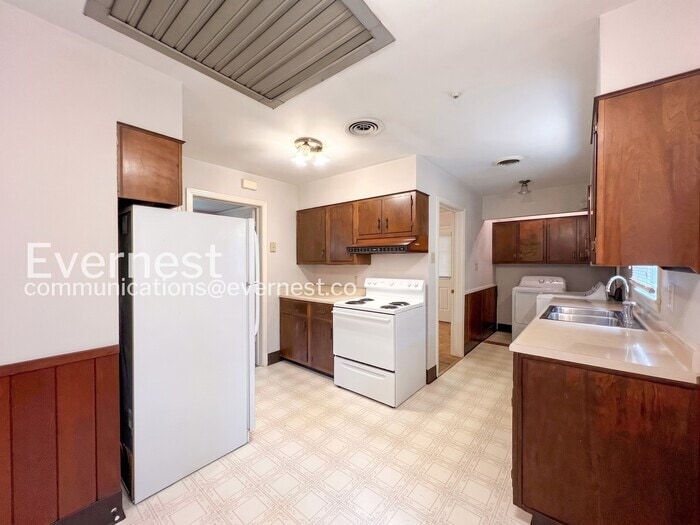 Building Photo - 4984 Welchshire Ave