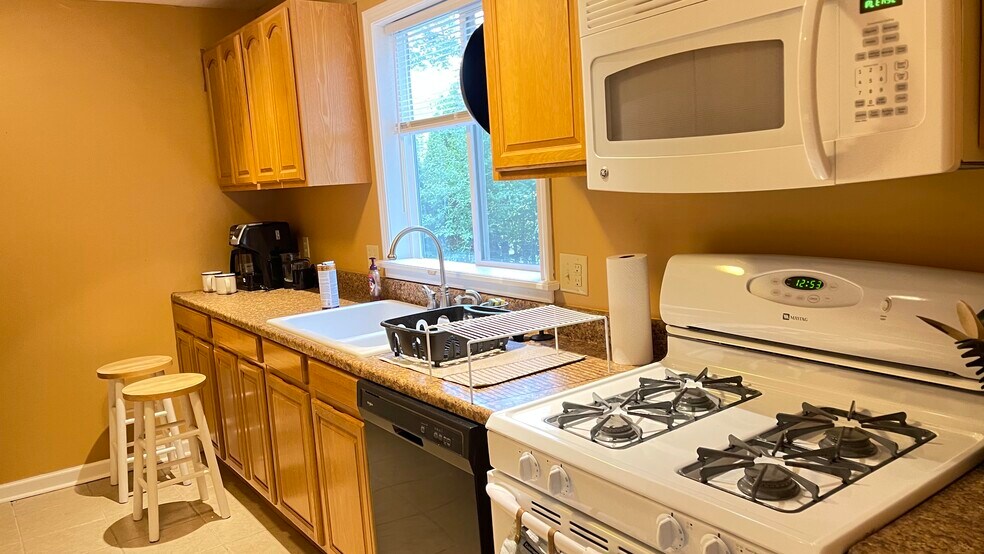 Kitchen - 3 Stanford Rd W
