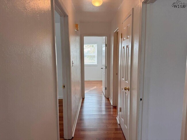 Building Photo - 1827 Eden Ln