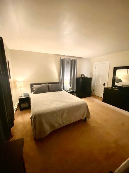 Building Photo - 329 E Grandview Ave