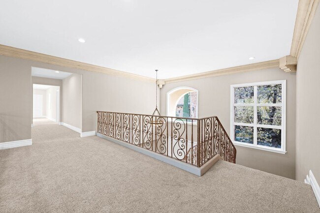 Building Photo - Elegant Dream Escape - Hills of Studio City