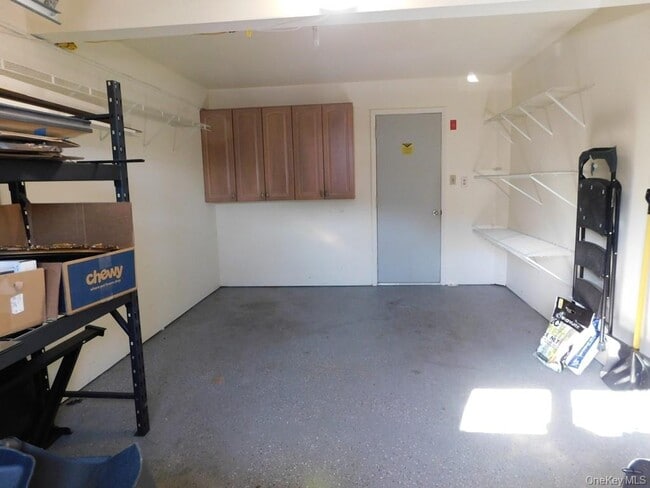 Building Photo - 729 Hewitt Ln